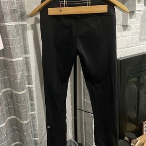 Lululemon size 6 ,black ,above the ankle .